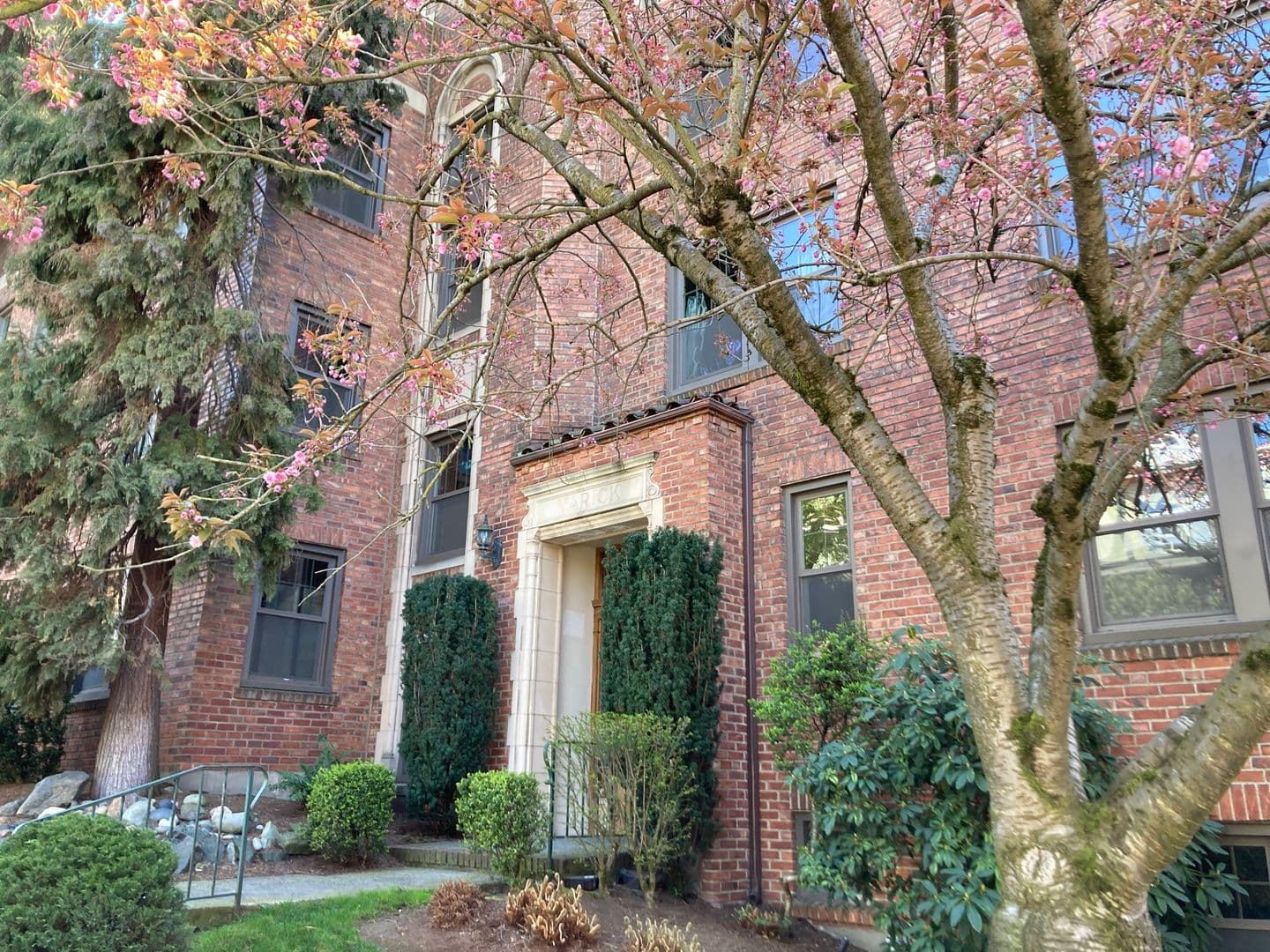Seattle Apartment: 503 E Thomas St