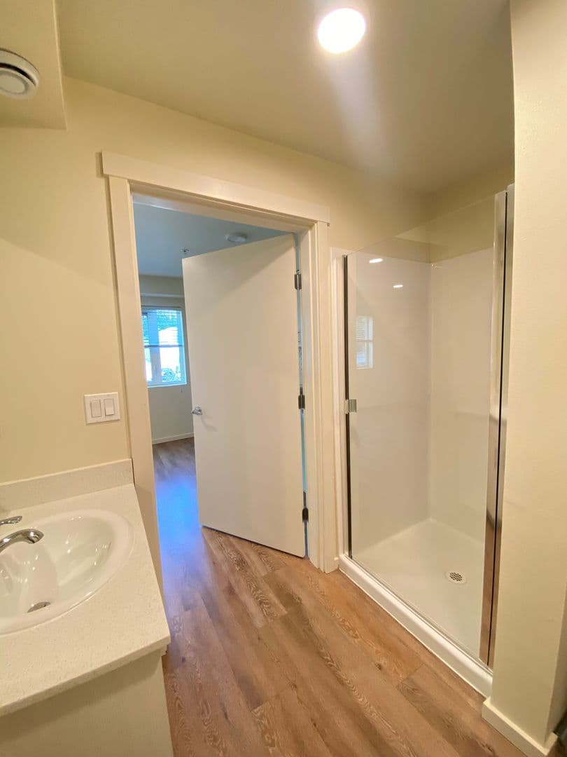 Kirkland Apartment: 330 4th ST