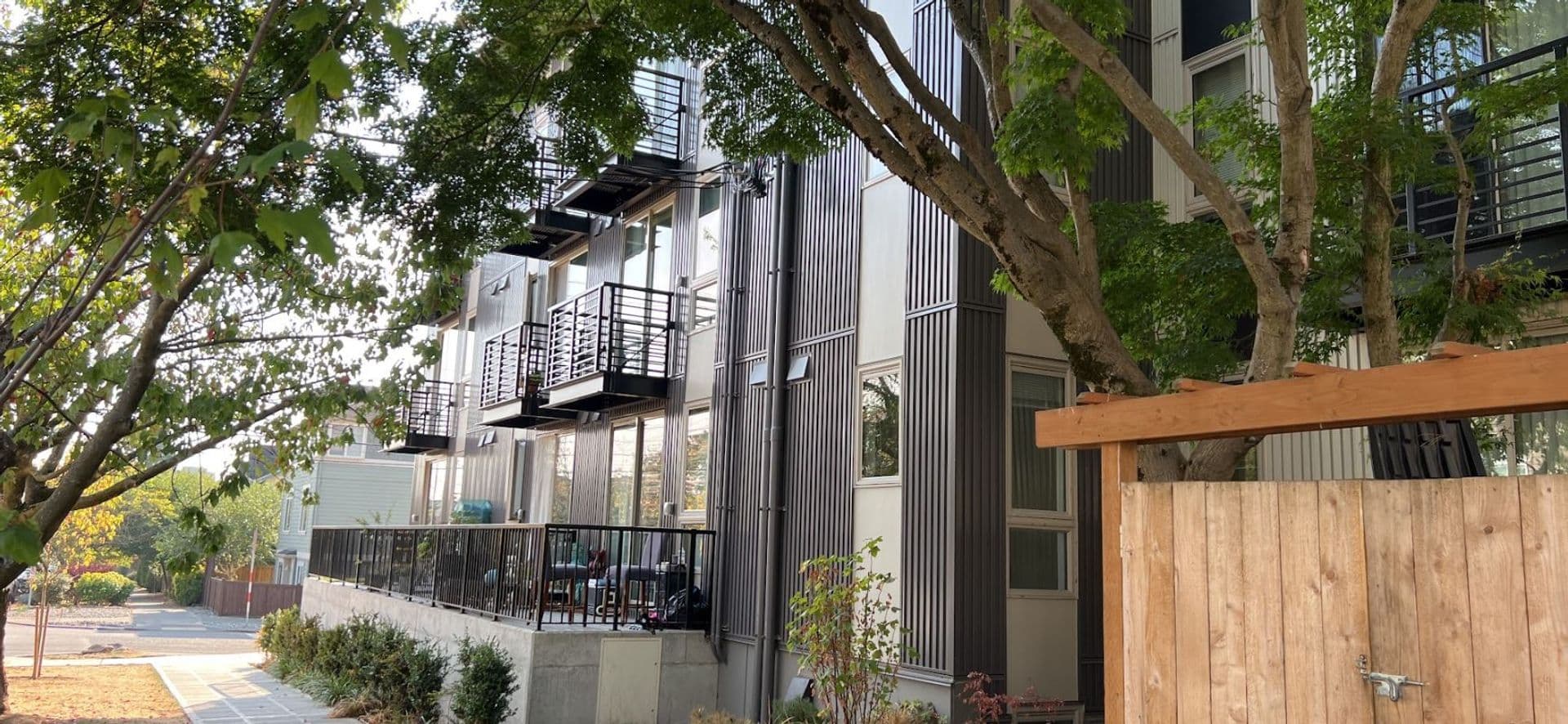Seattle Apartment: 207 18th Ave