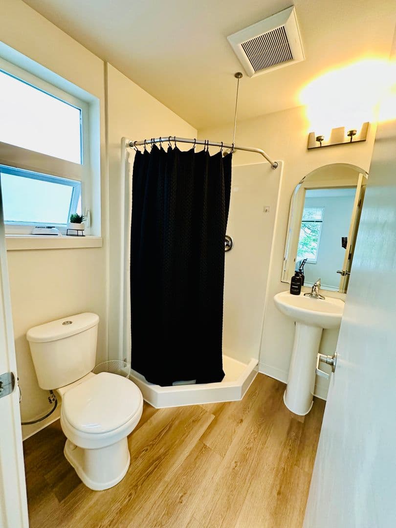 Seattle Apartment: 4215-4221 9th Ave NE