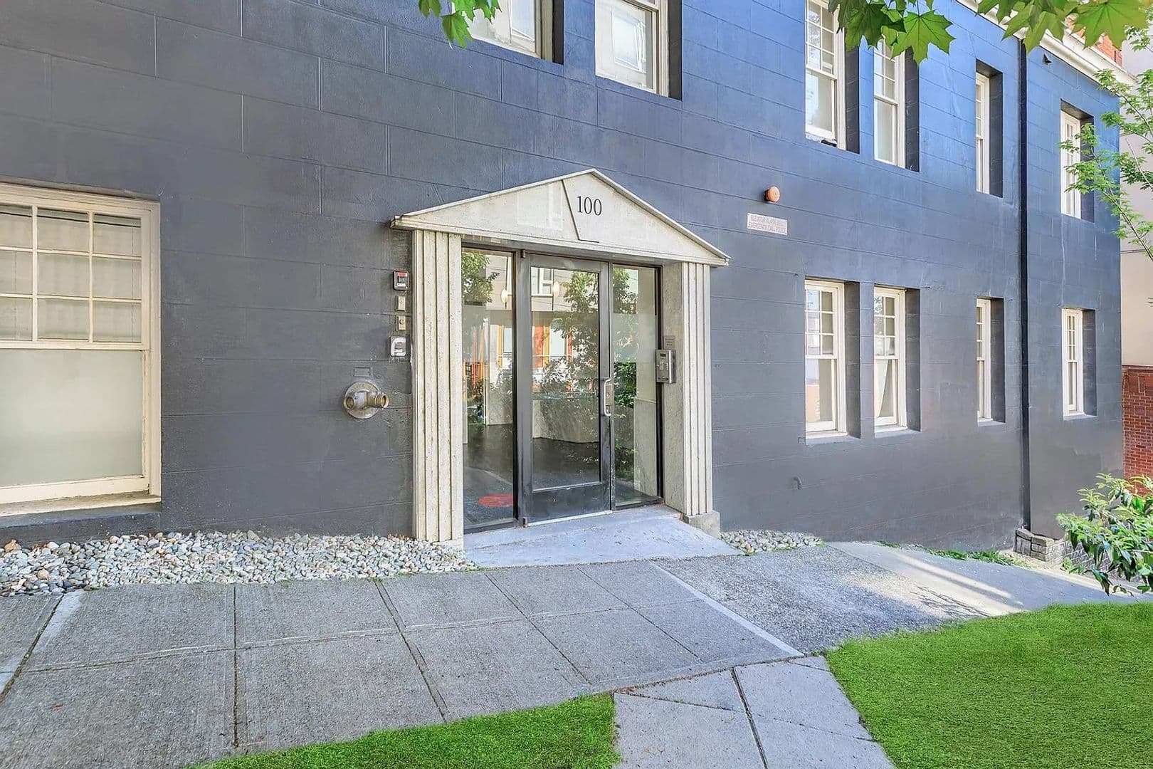 Seattle Apartment: 100 6th Ave S