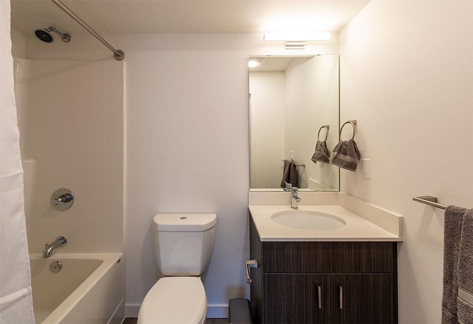 Seattle Apartment: 207 18th Ave