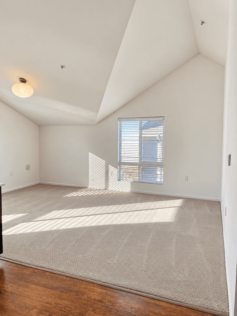 Kirkland Apartment: 450 Central Way