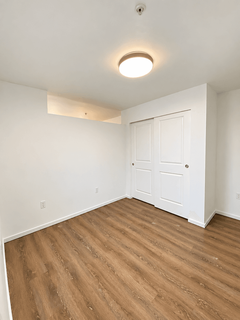 Kirkland Apartment: 450 Central Way