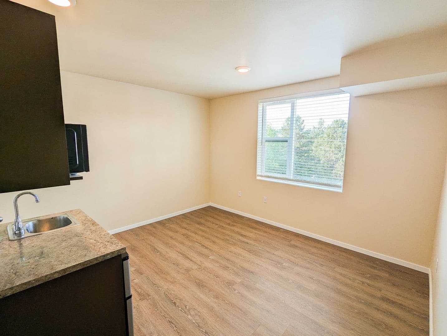 Redmond Apartment: 8525 163rd CT NE