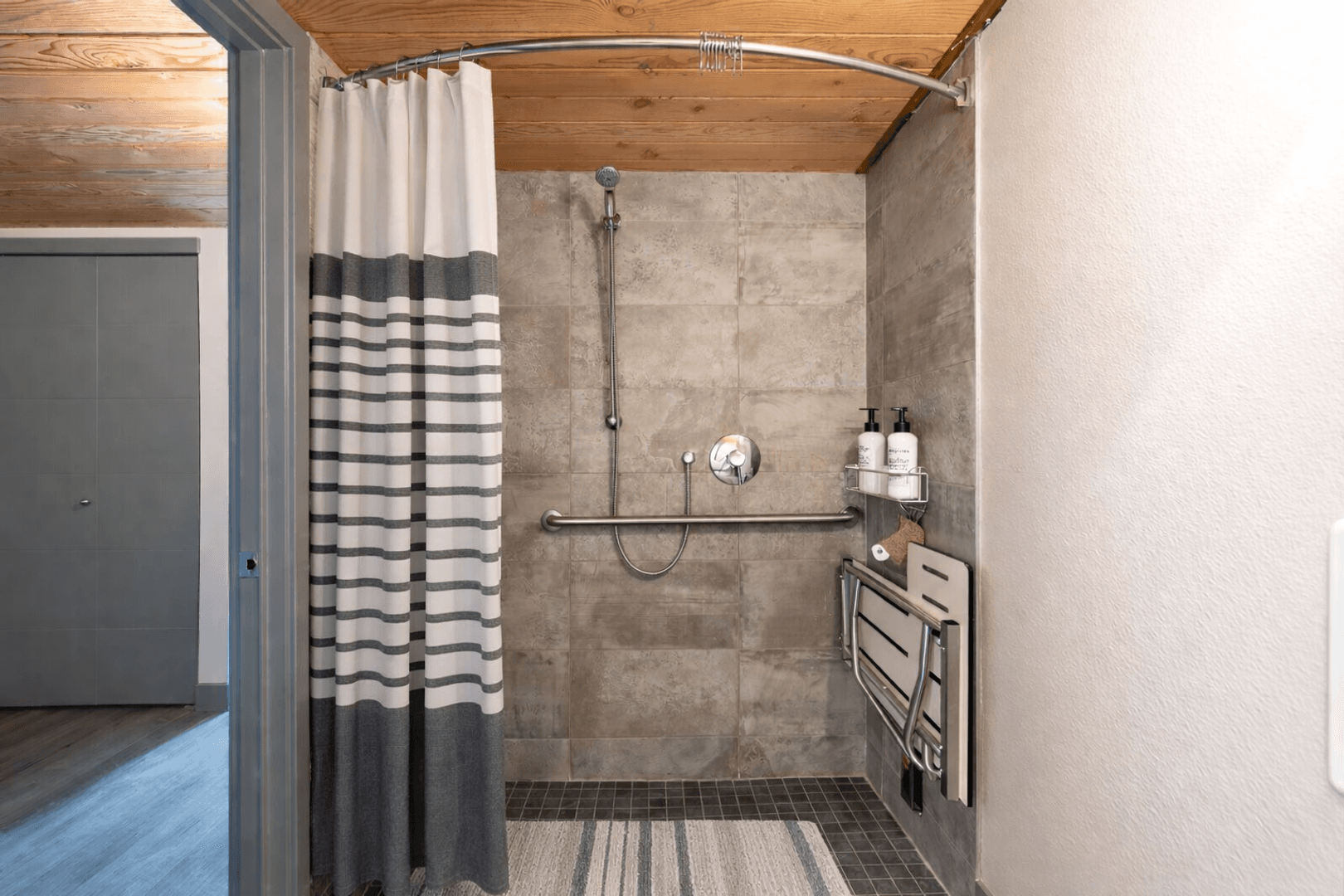 Seattle Apartment: 6301 15th Ave NW