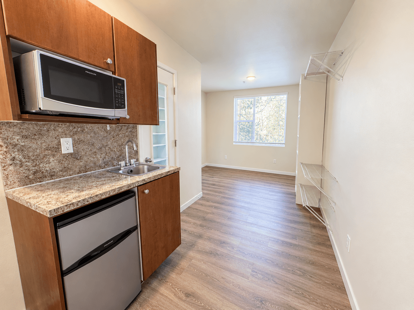 Redmond Apartment: 8525 163rd CT NE