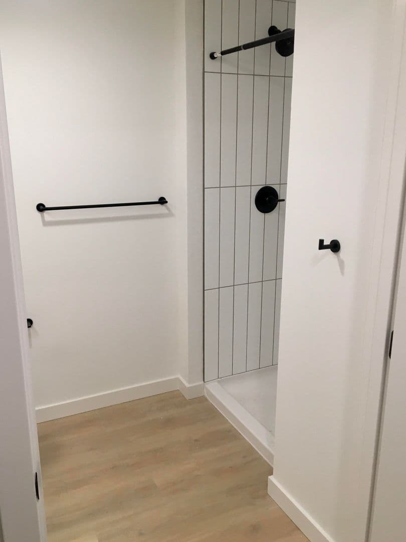 Seattle Apartment: 802 5th Ave N