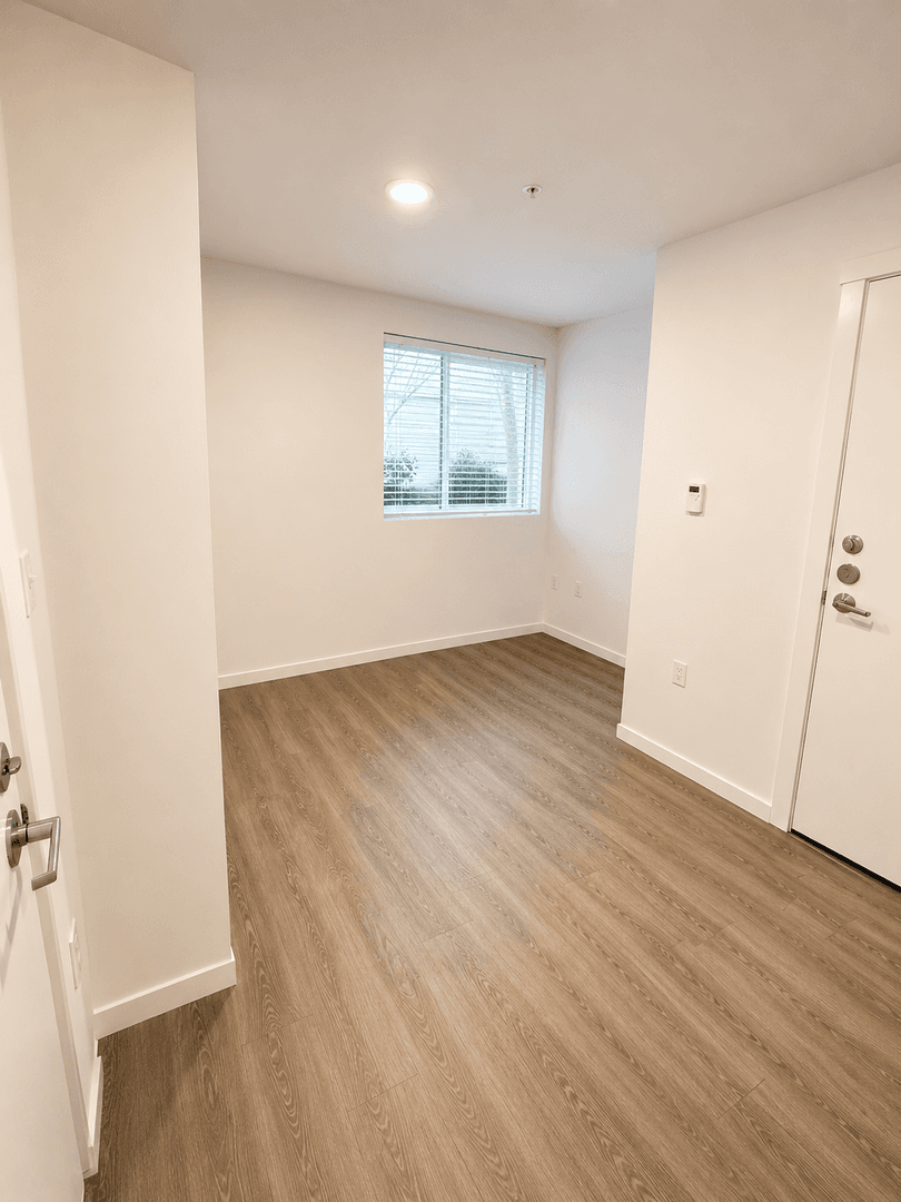 Kirkland Apartment: 450 Central Way