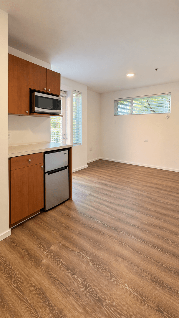 Kirkland Apartment: 450 Central Way