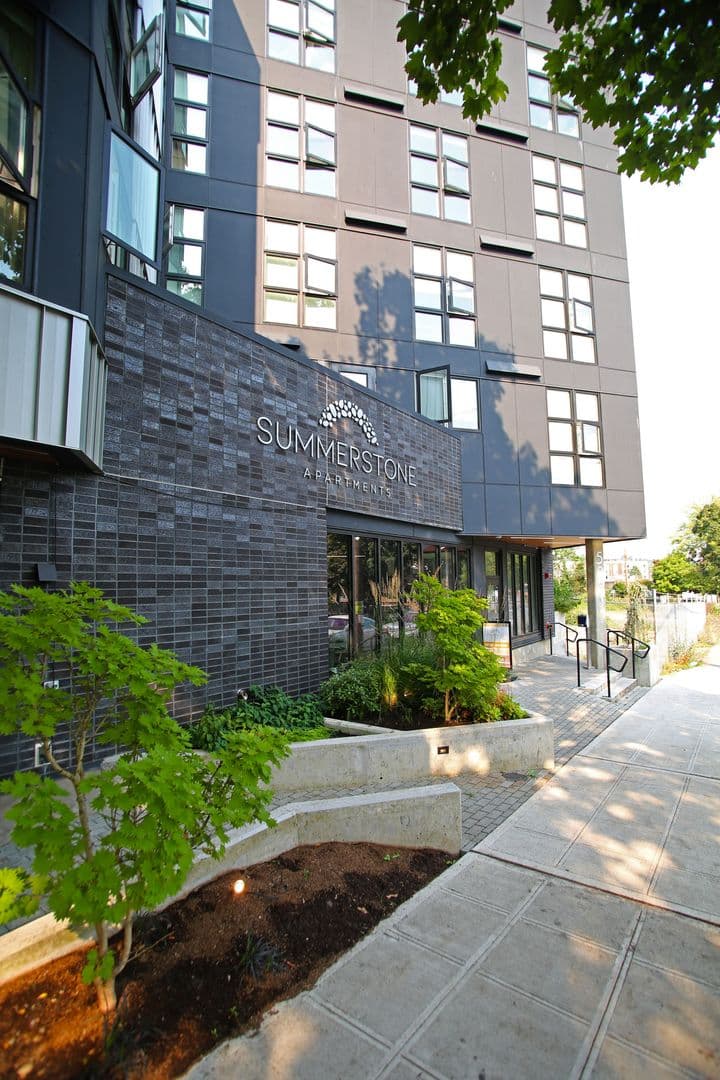 Seattle Apartment: 5231 Rainier Ave S