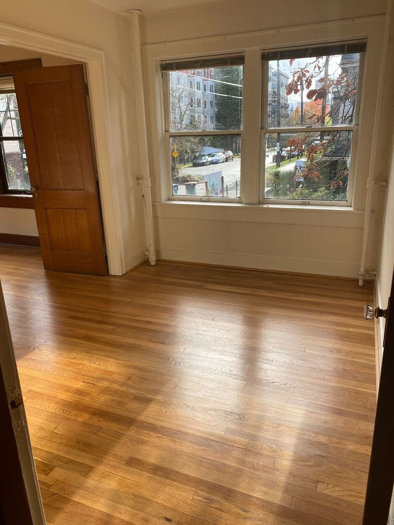 Seattle Apartment: 309 Belmont Ave E