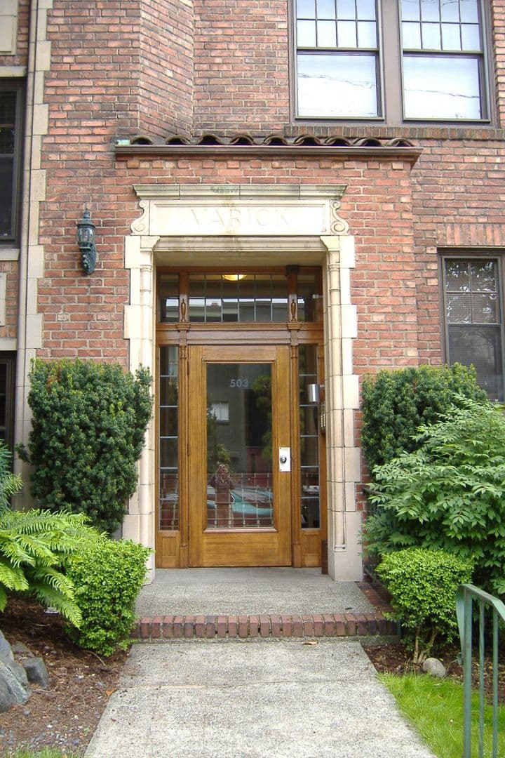 Seattle Apartment: 503 E Thomas St