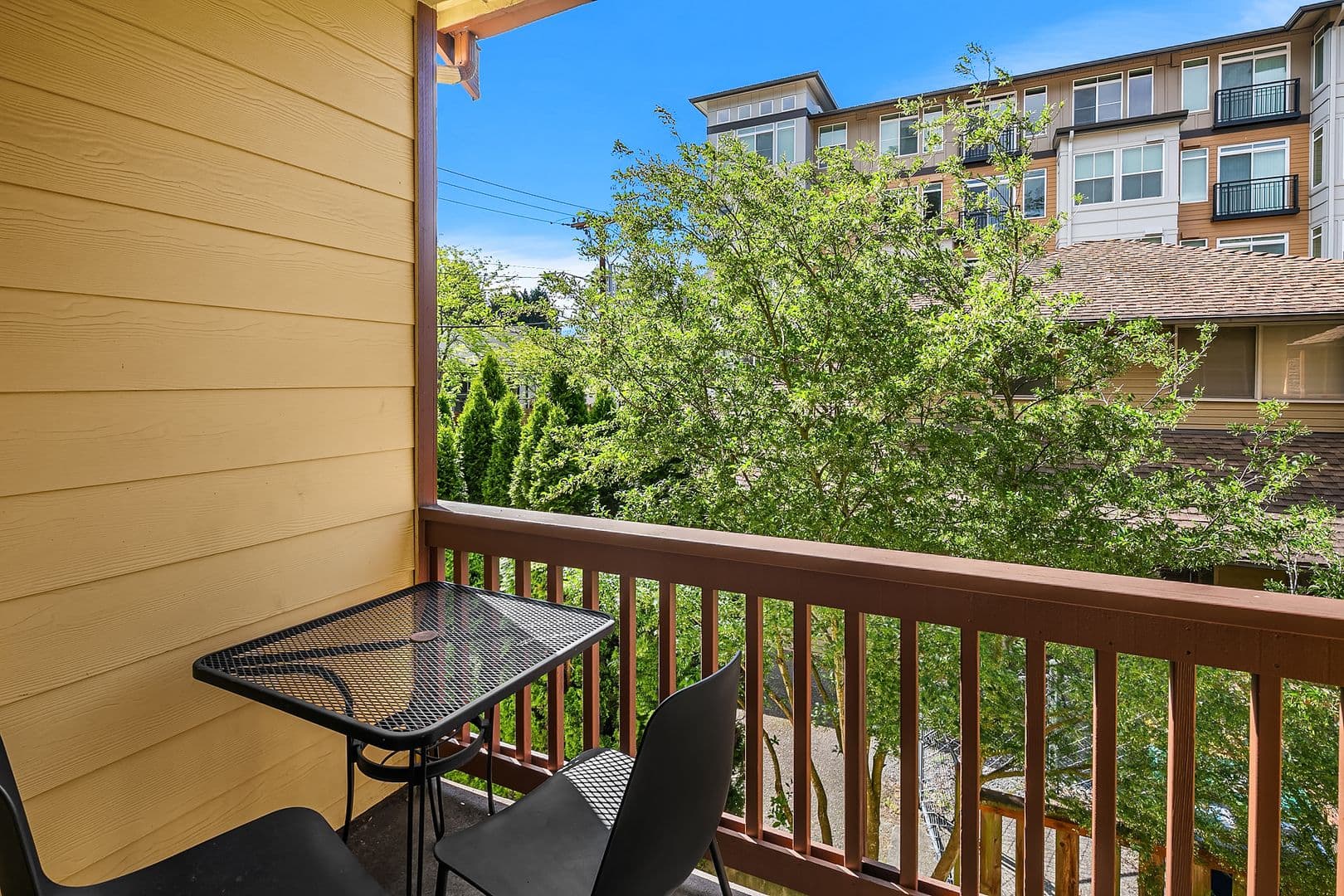 Redmond Apartment: 16552 NE 84th CT