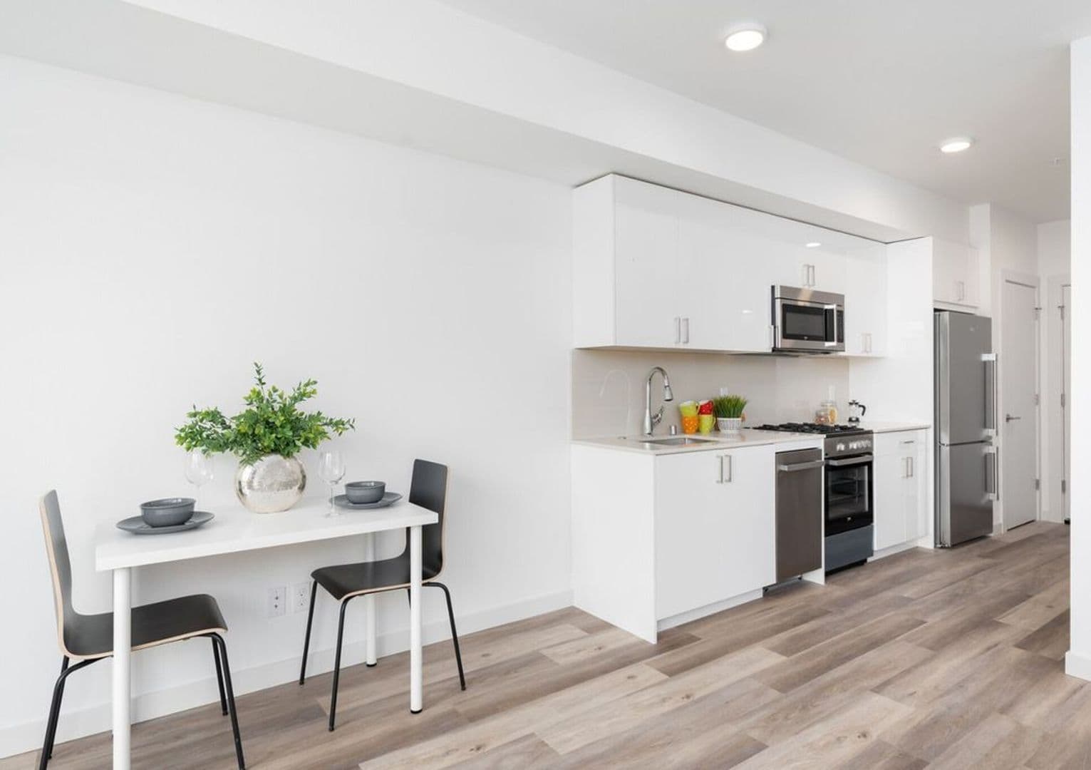 Seattle Apartment: 121 15th Ave E