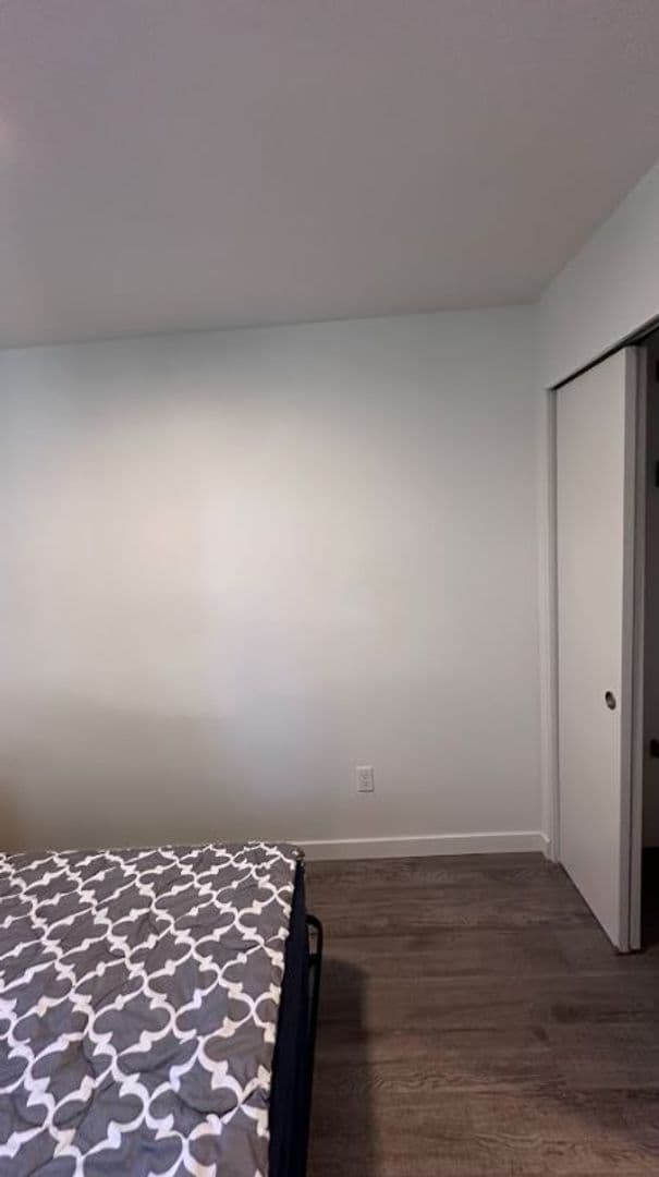 Seattle Apartment: 207 18th Ave