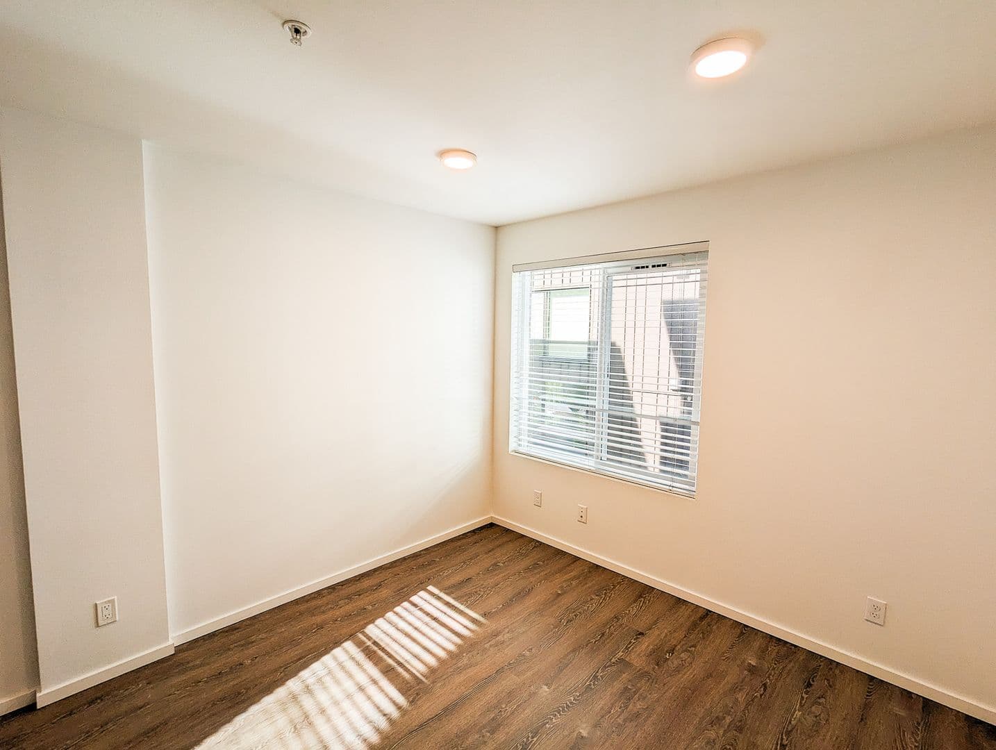 Redmond Apartment: 16210 NE 80th St