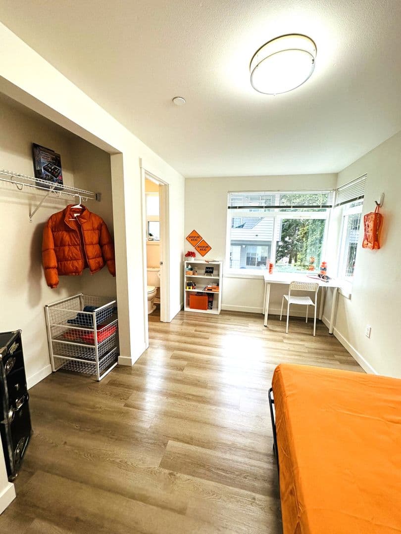 Seattle Apartment: 4215-4221 9th Ave NE