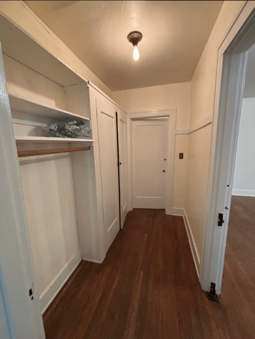 Seattle Apartment: 5019 Phinney Ave N