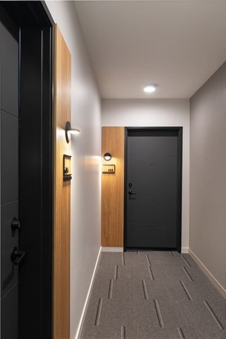 Seattle Apartment: 838 NE 66th St
