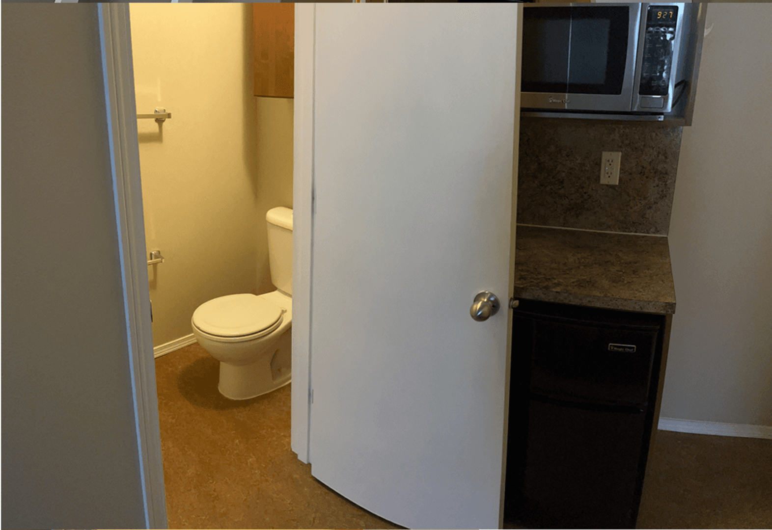 Redmond Apartment: 16552 NE 84th CT