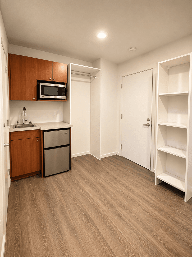 Kirkland Apartment: 450 Central Way