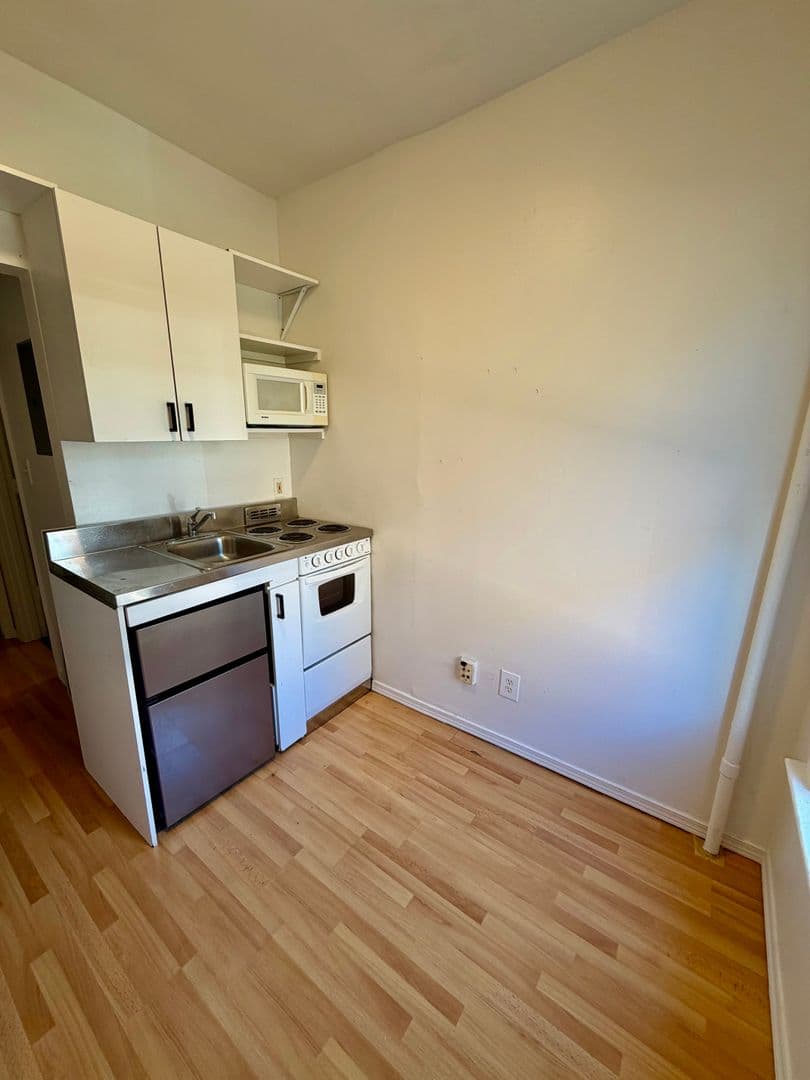 Seattle Apartment: 1717 12th Ave