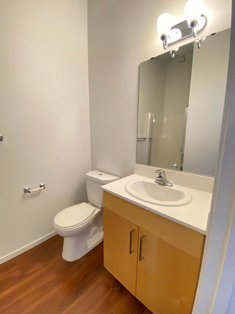 Kirkland Apartment: 450 Central Way