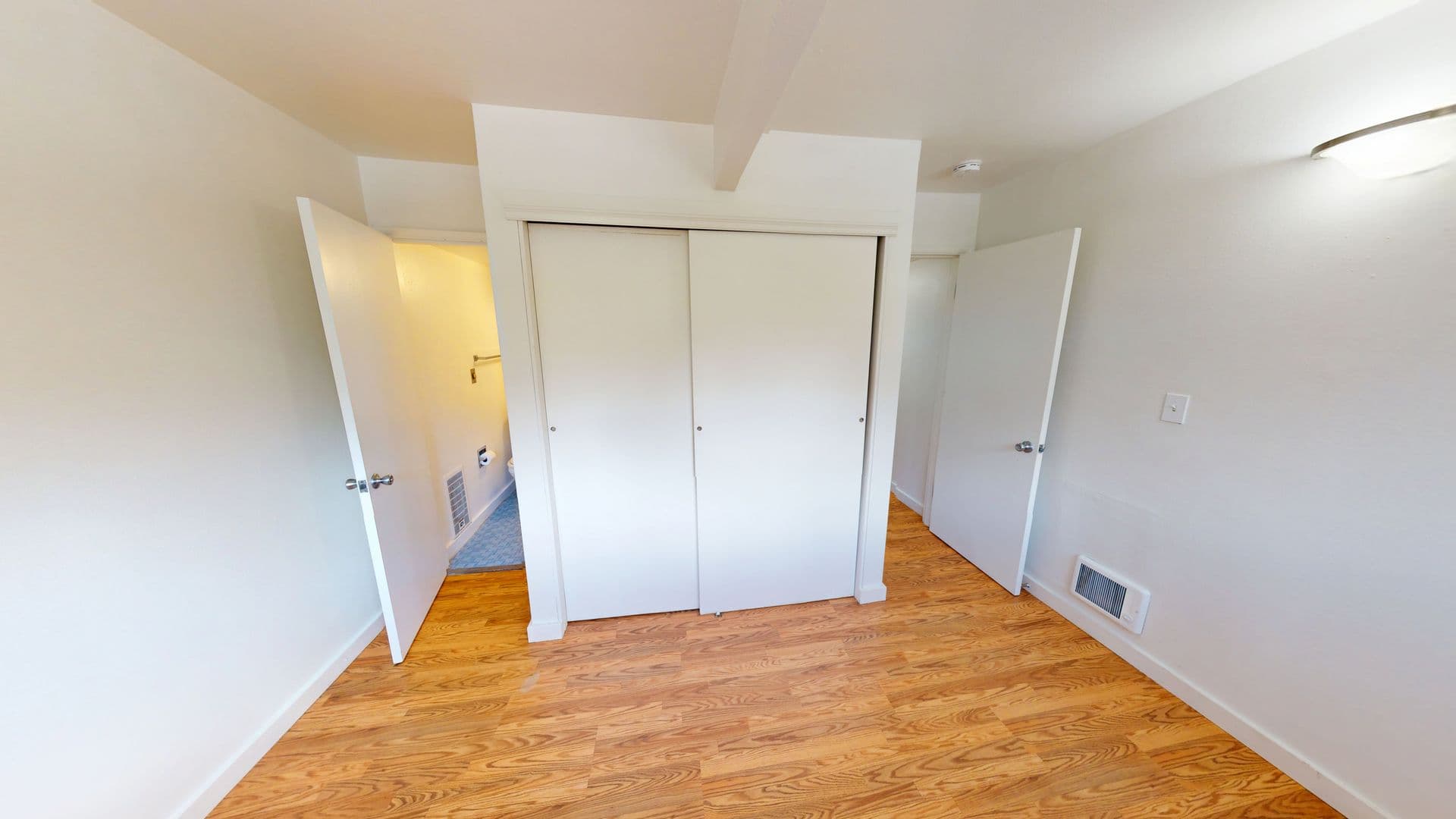 Seattle Apartment: 4708 22nd Ave NE