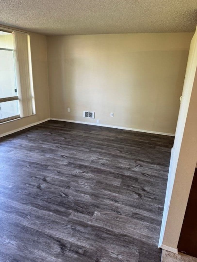 Seattle Apartment: 2410 Boyer Ave E