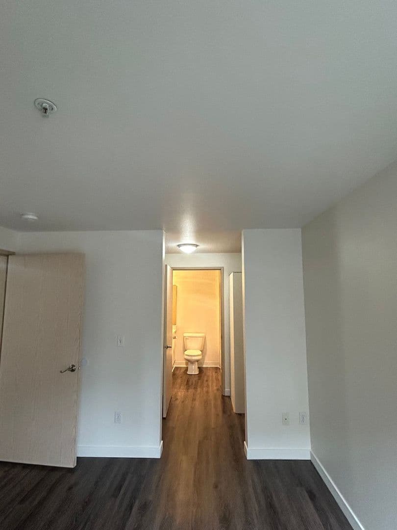 Seattle Apartment: 300 11th Ave