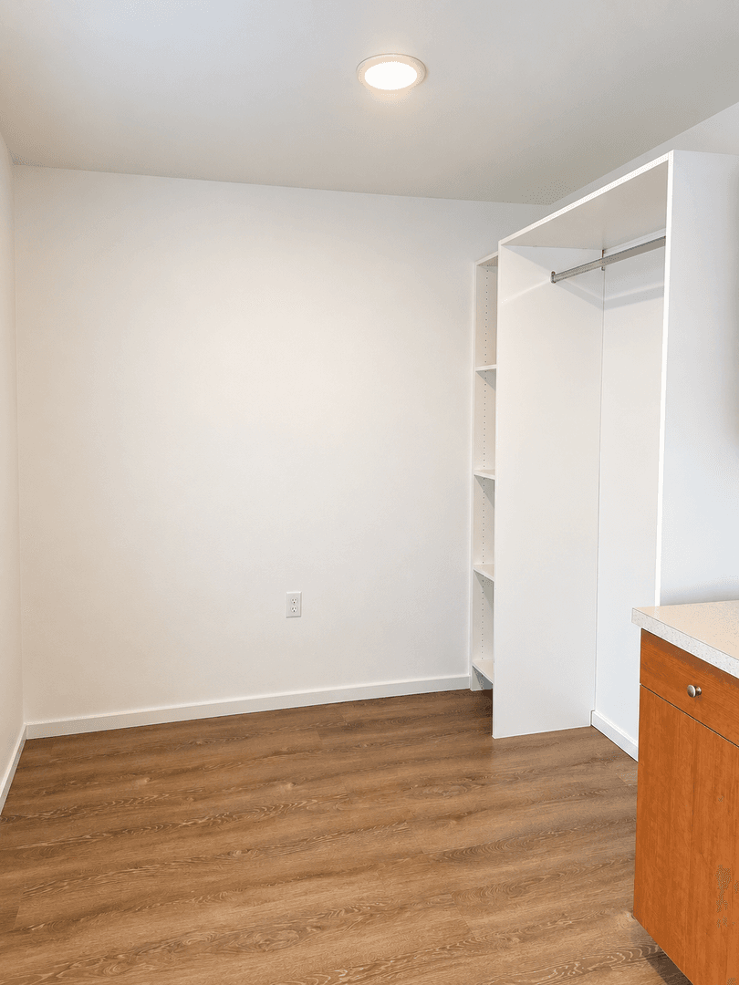 Kirkland Apartment: 450 Central Way