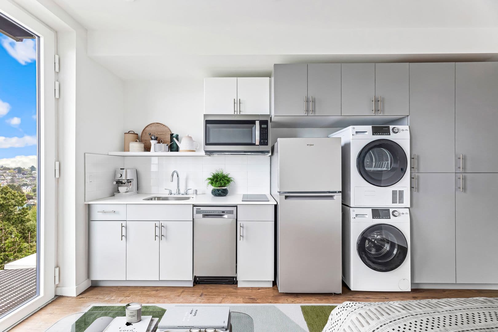 Seattle Apartment: 1419 24th Ave