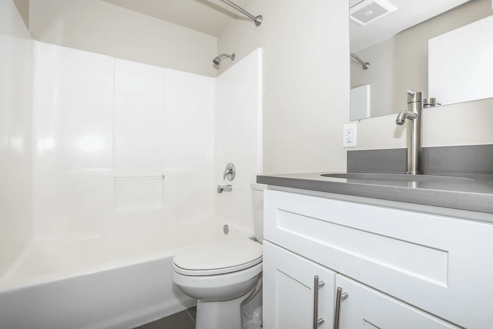 Seattle Apartment: 100 6th Ave S