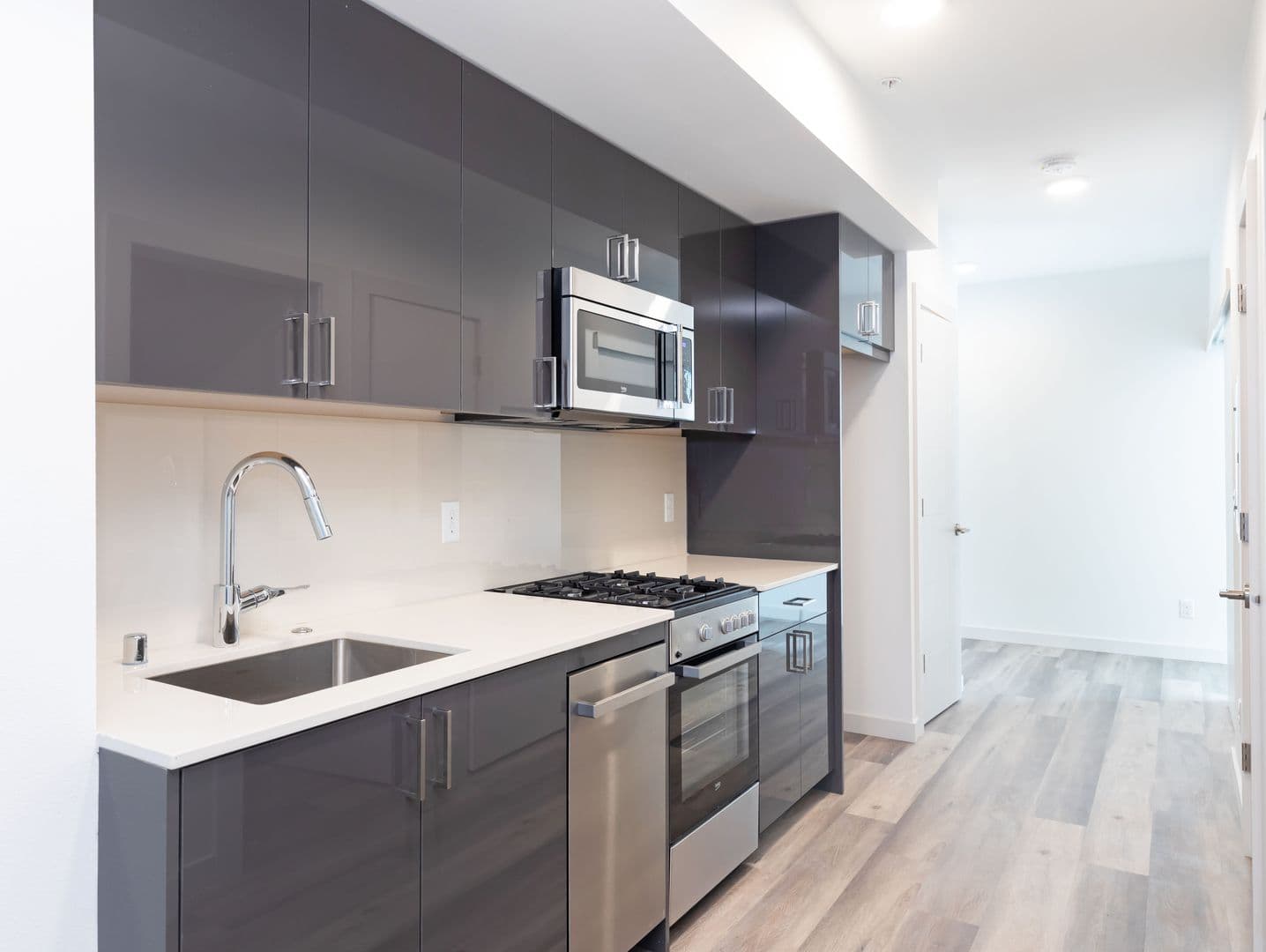 Seattle Apartment: 121 15th Ave E