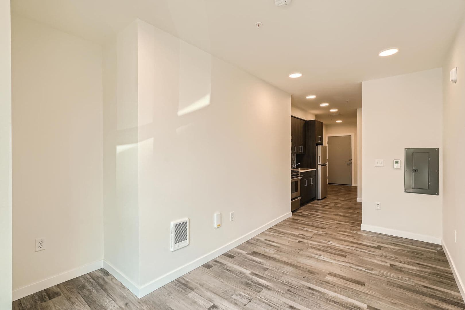 Tacoma Apartment: 1942 Fawcett Ave