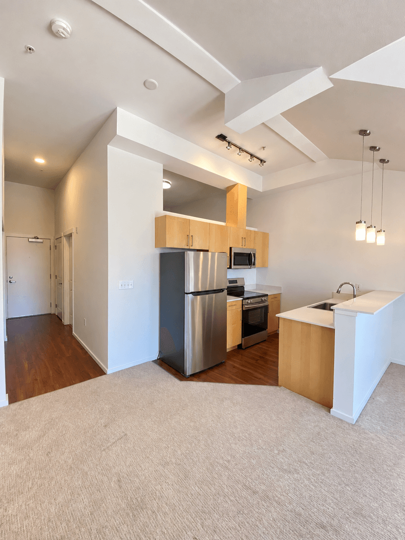 Kirkland Apartment: 450 Central Way