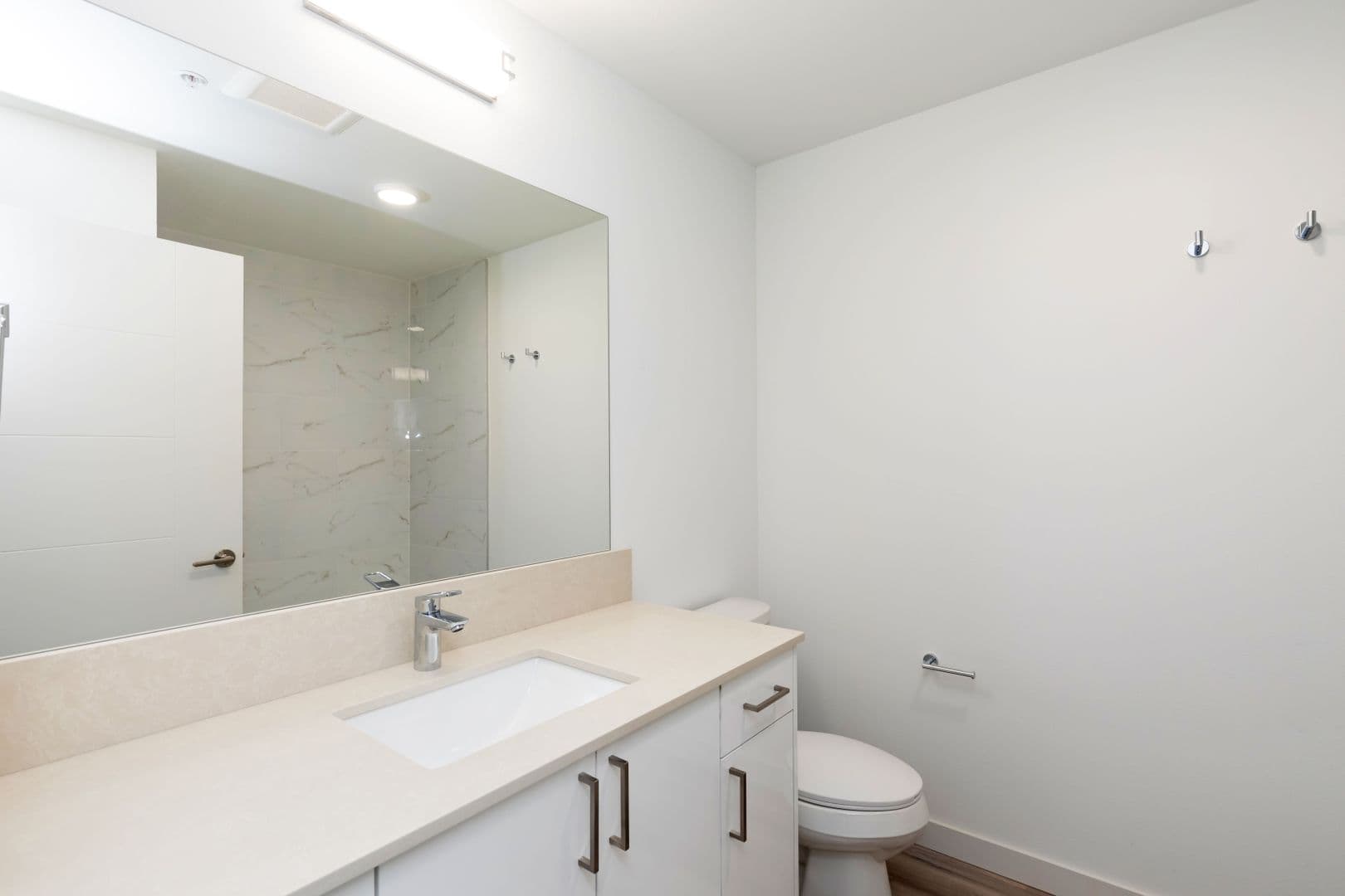 Seattle Apartment: 121 15th Ave E