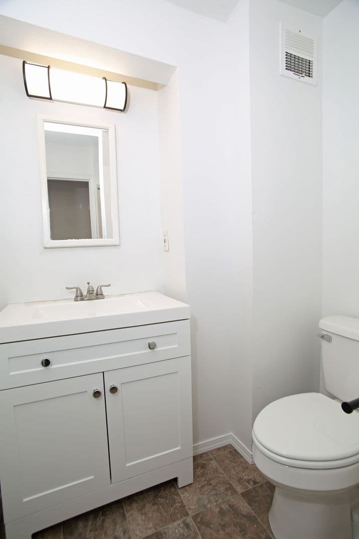 Seattle Apartment: 1717 12th Ave