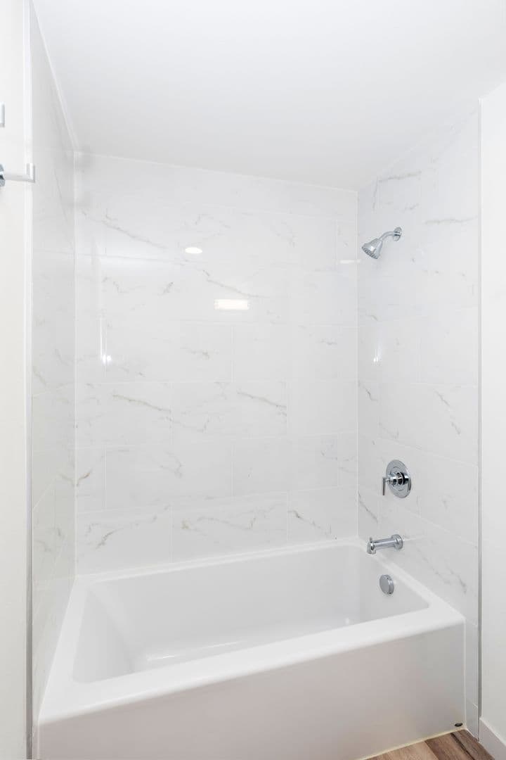 Seattle Apartment: 121 15th Ave E