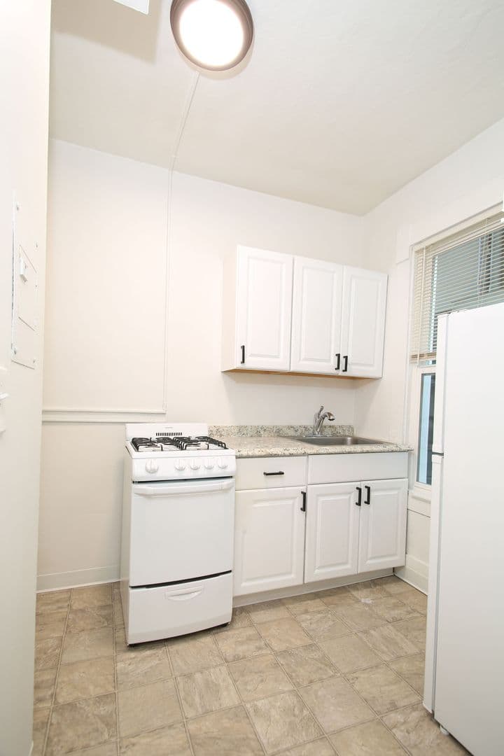 Seattle Apartment: 1717 12th Ave