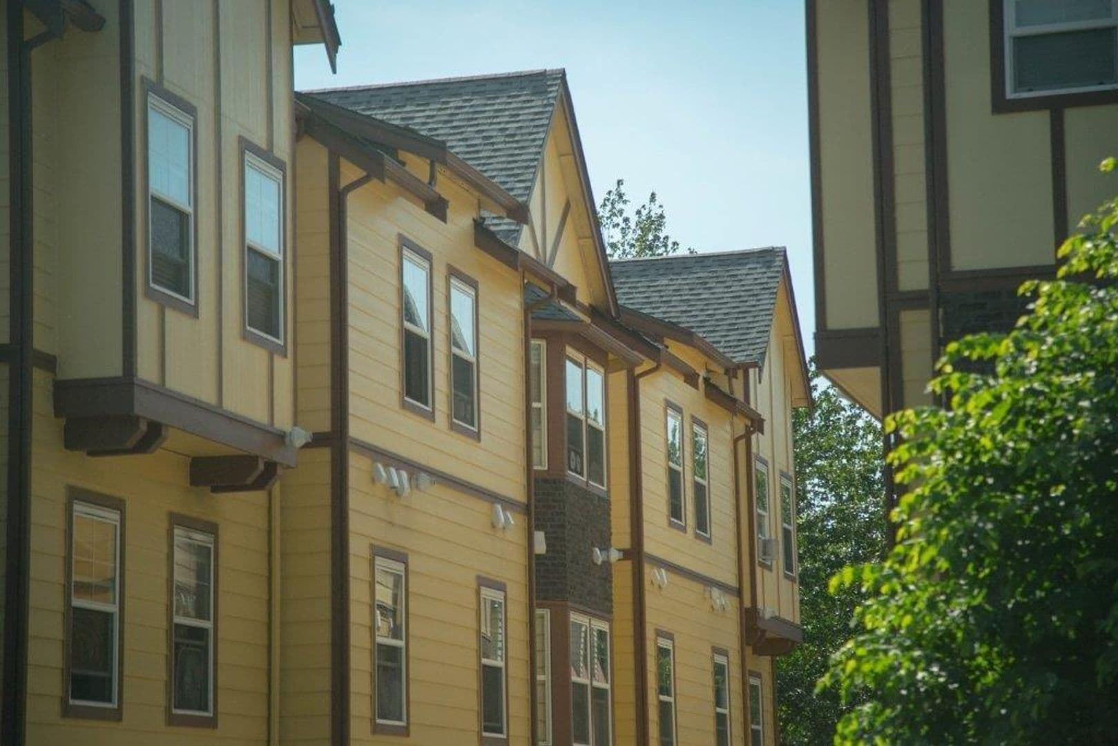 Redmond Apartment: 16552 NE 84th CT