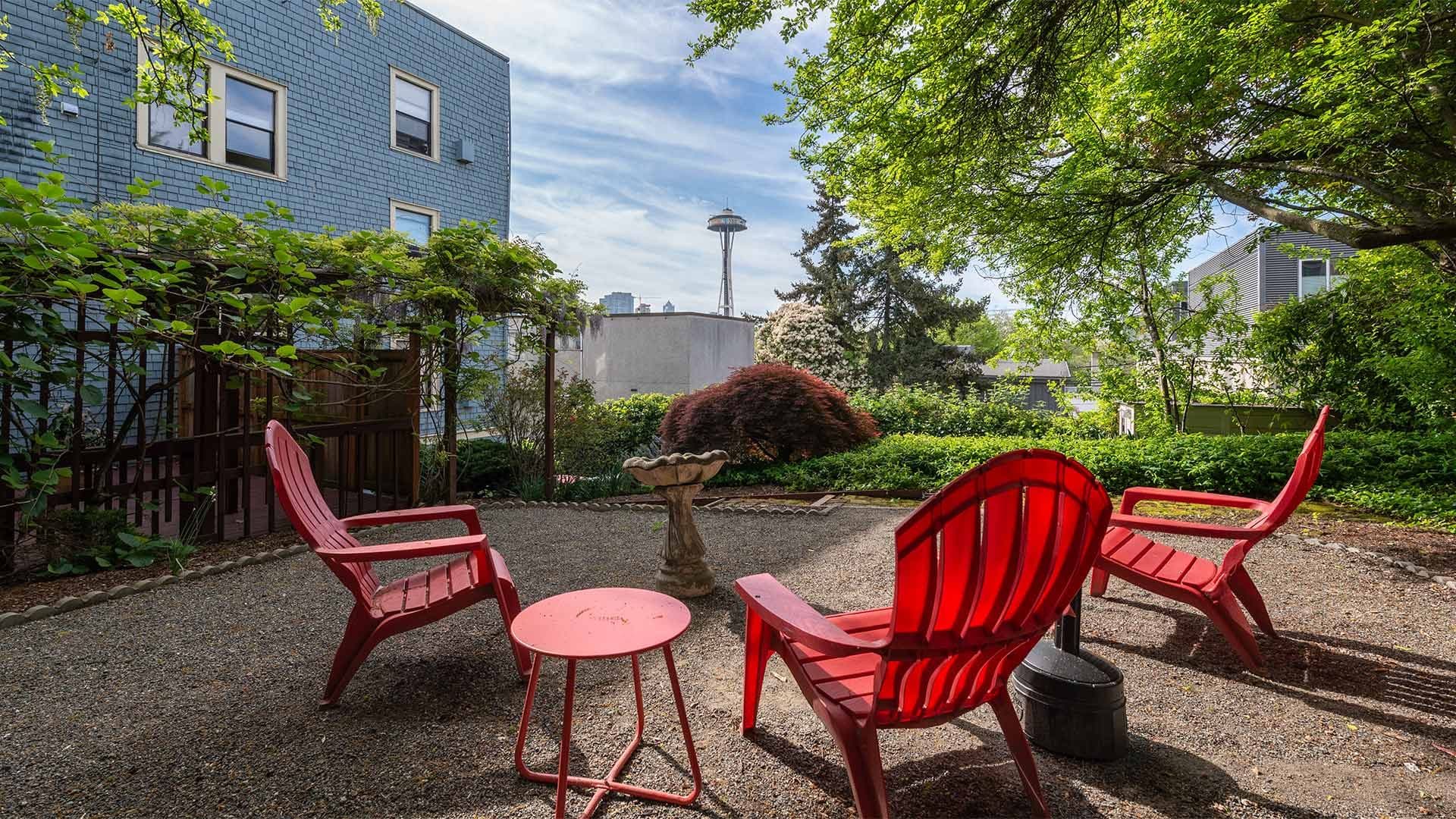 Seattle Apartment: 715 2nd Ave N
