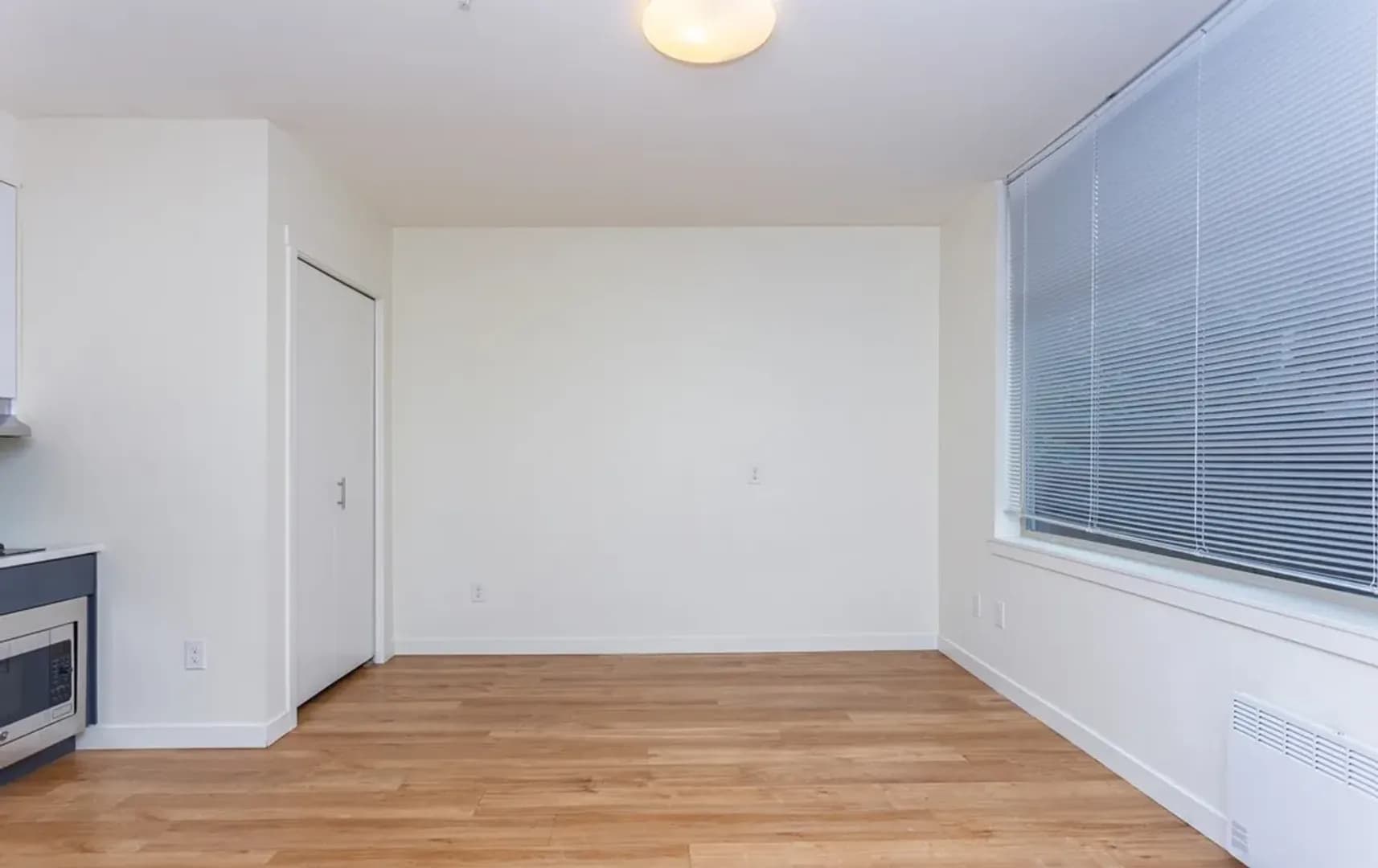 Seattle Apartment: 155 17th Ave