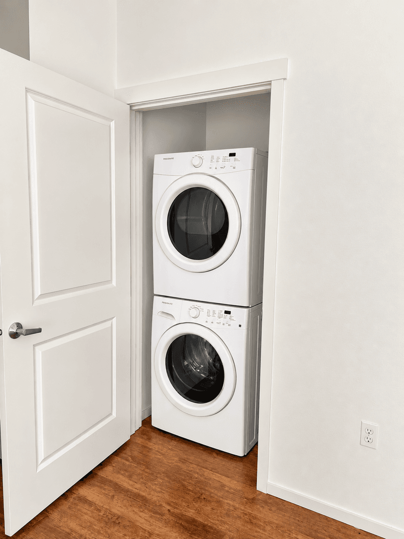 Kirkland Apartment: 450 Central Way