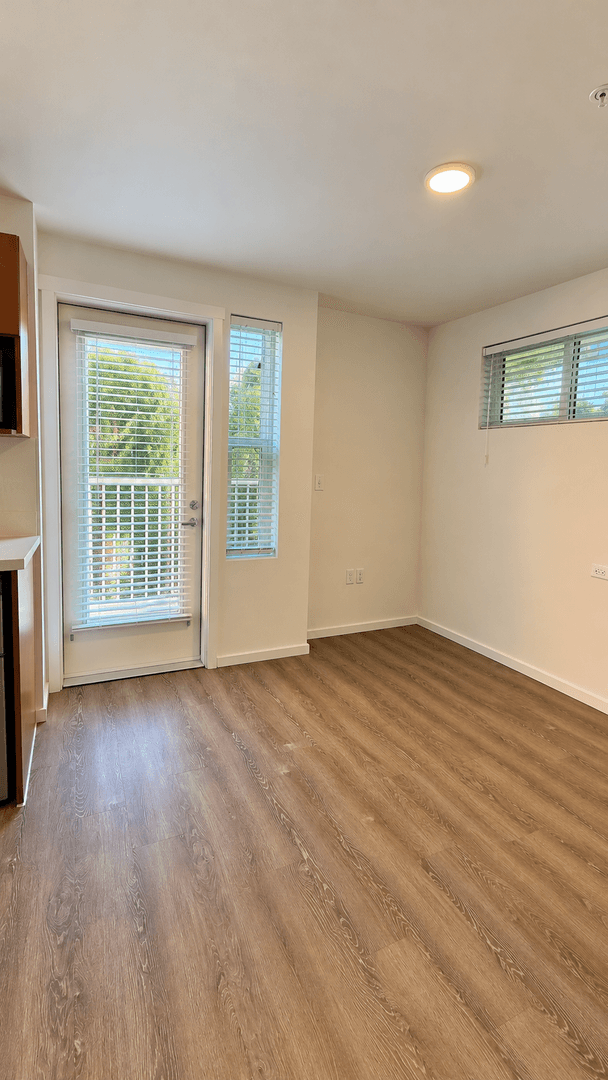 Kirkland Apartment: 450 Central Way