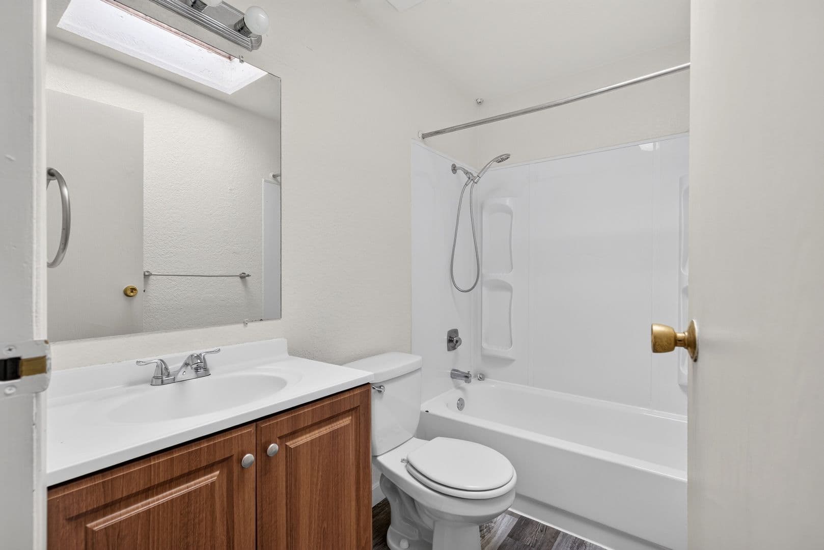 Seattle Apartment: 912 N 96th St