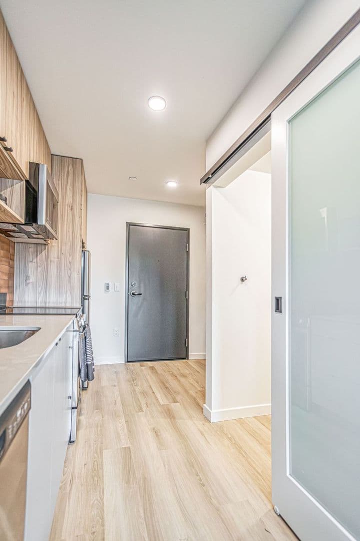 Seattle Apartment: 4015 Stone Way