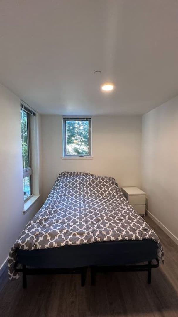 Seattle Apartment: 207 18th Ave