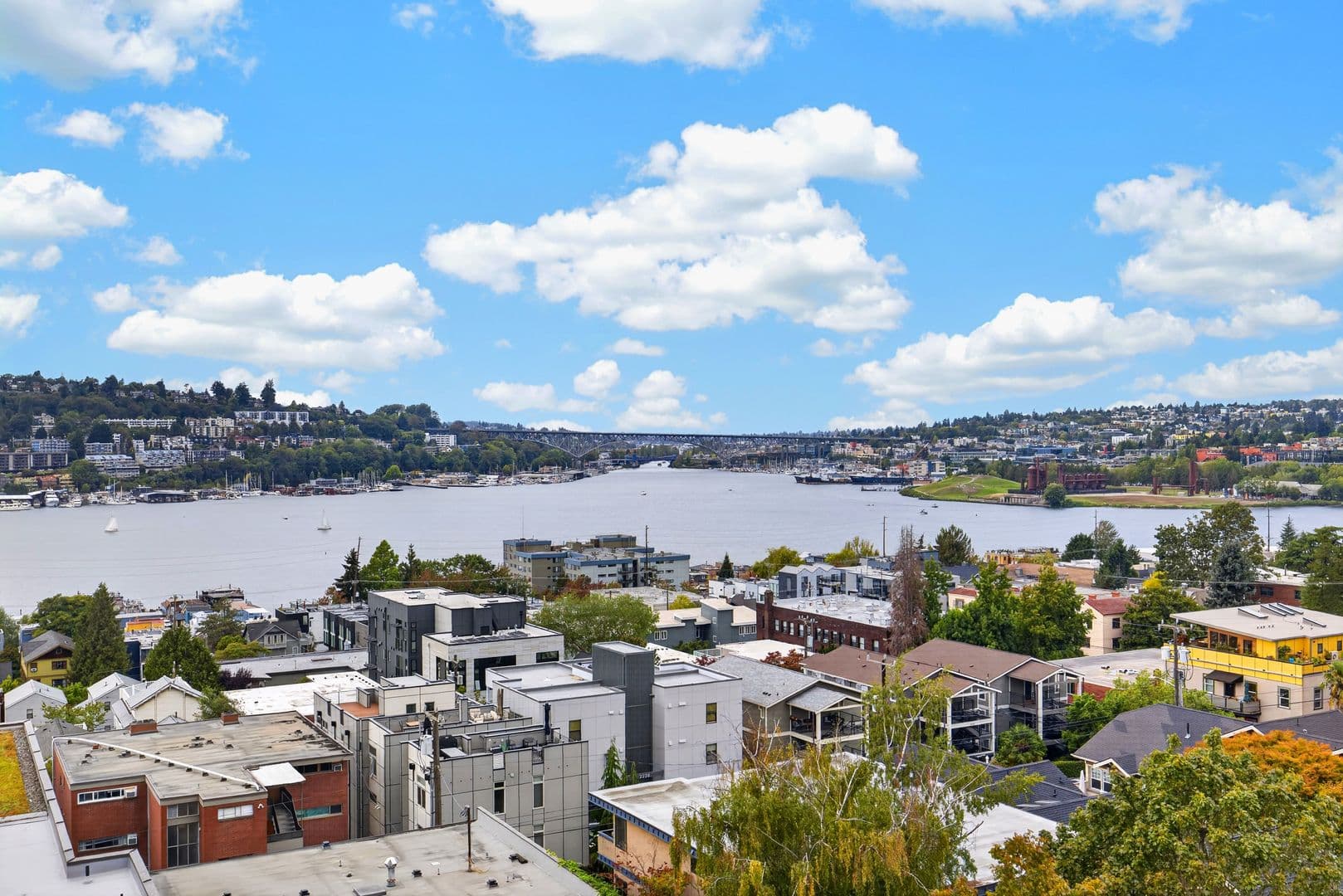 Seattle Apartment: 2210 Eastlake Ave E